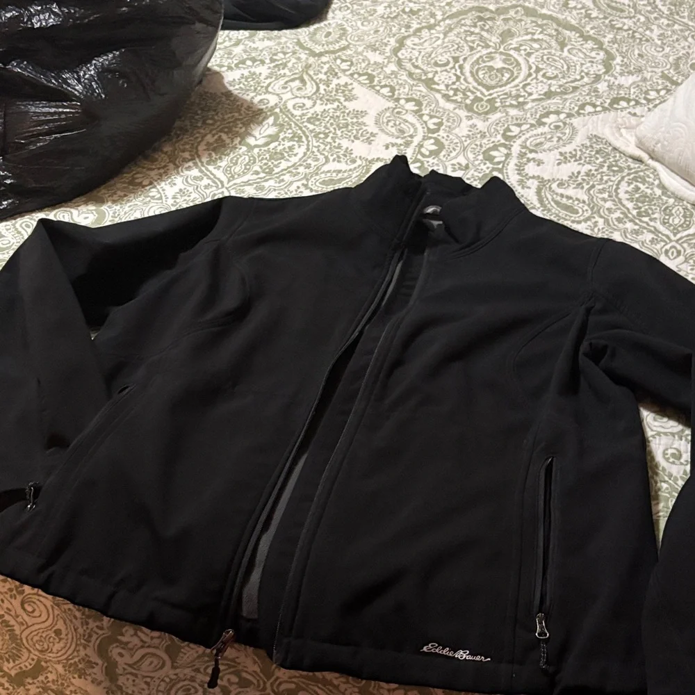 Eddie Bauer Women’s Black Rain Jacket w/ soft fleece interior - Picture 1 of 7